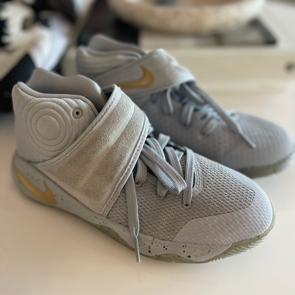 Nike Kids Sneakers in Gray and Gold